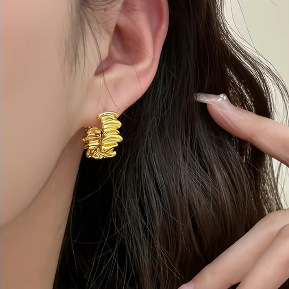 RESTOCKED!! ✨ Gold crinkle huggie hoop earrings ✨ - Picture 6 of 6